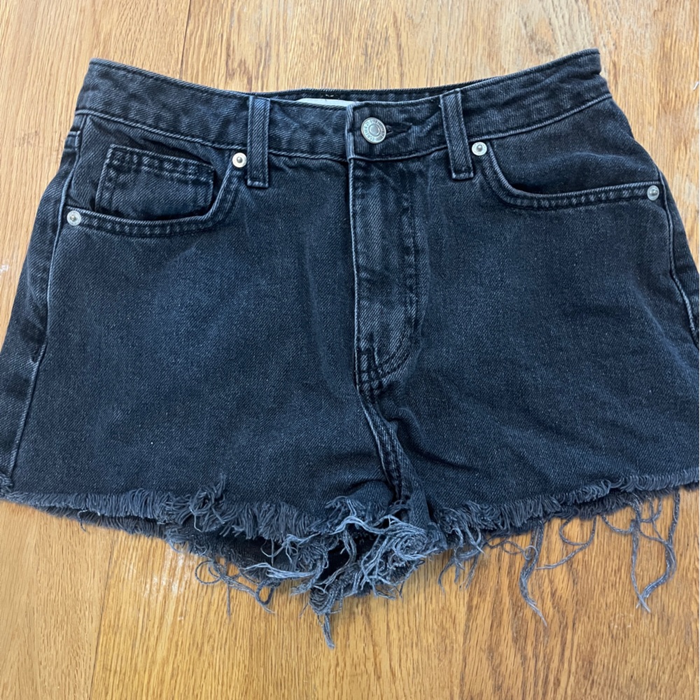 FOREVER 21 BLACK JEAN SHORTS